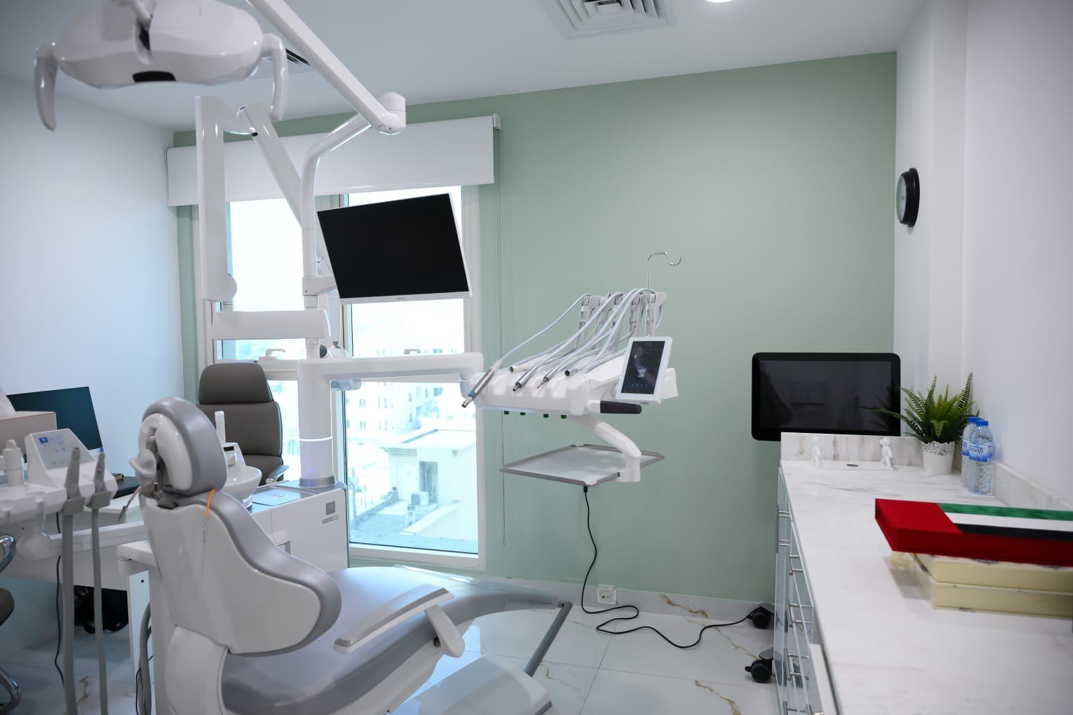 Dental chair and equipment in a treatment room at Dr. Shouku Dental Clinic