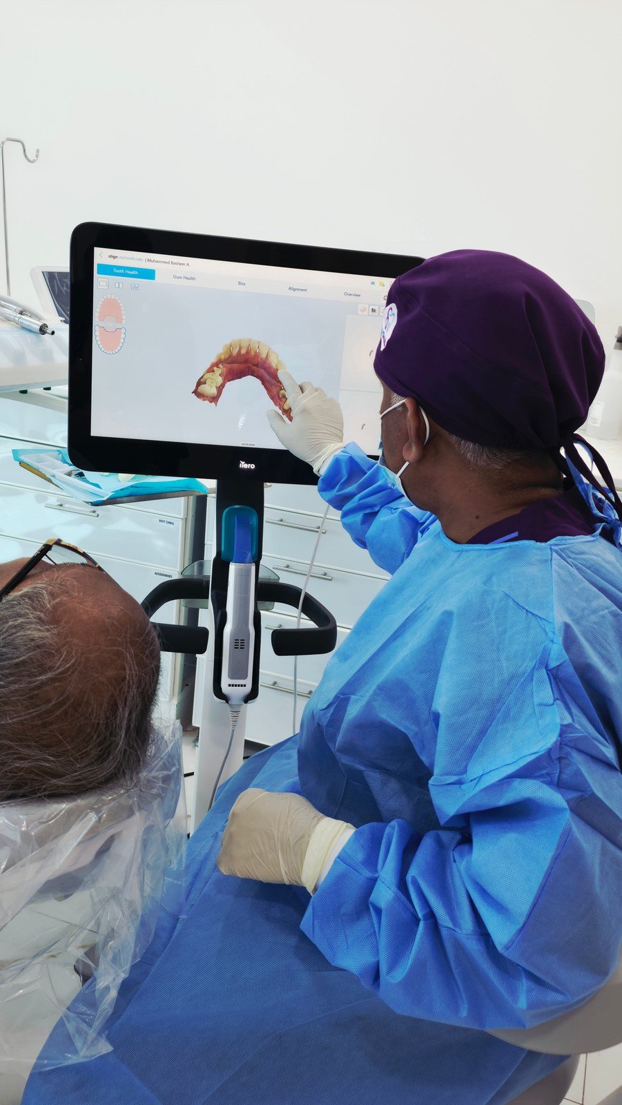 Dentist reviewing a digital dental scan with a patient at Dr. Shouku Dental Clinic